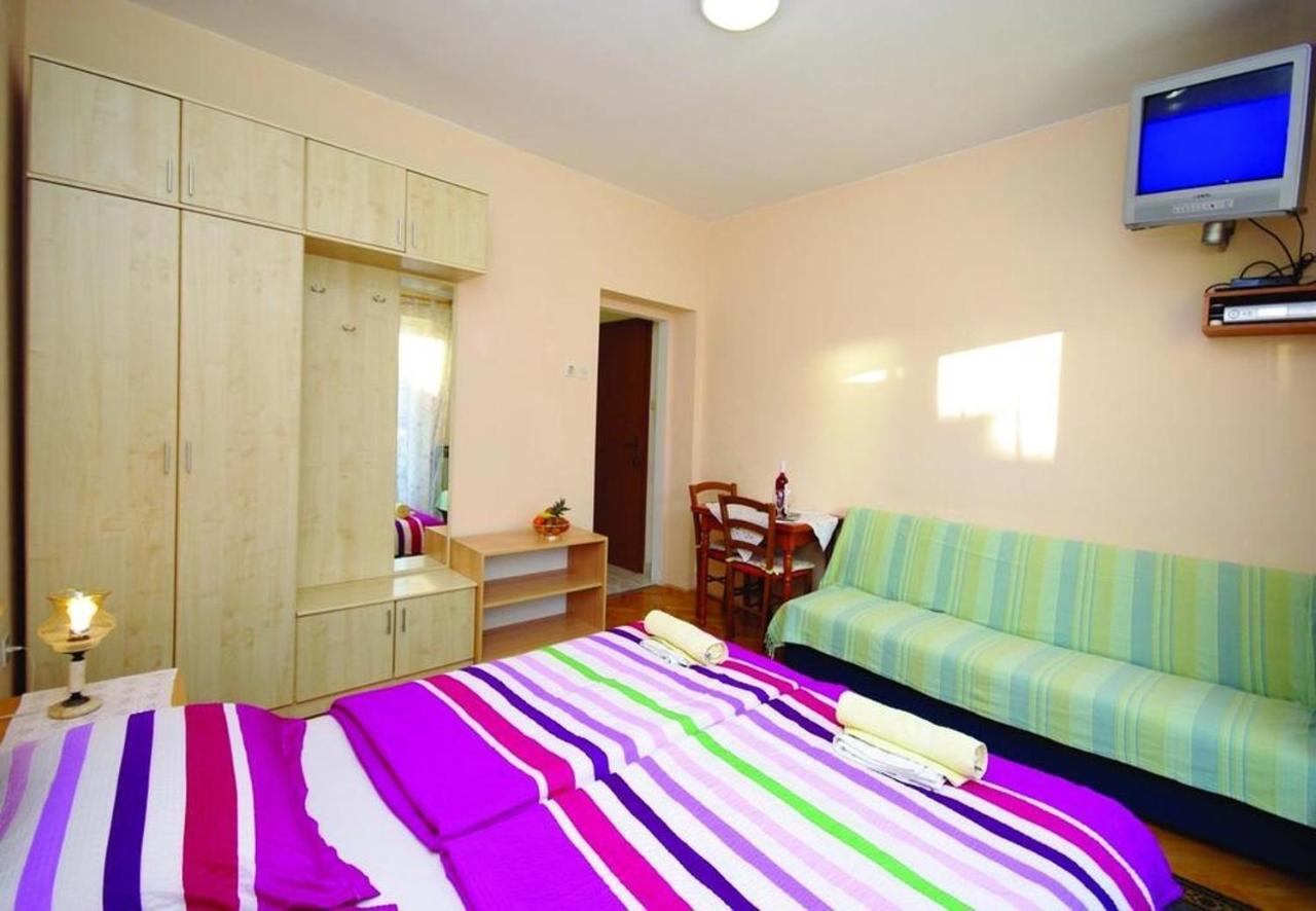 Apartments And Rooms Ljuba - 130 Meter From Sea Makarska Exterior foto