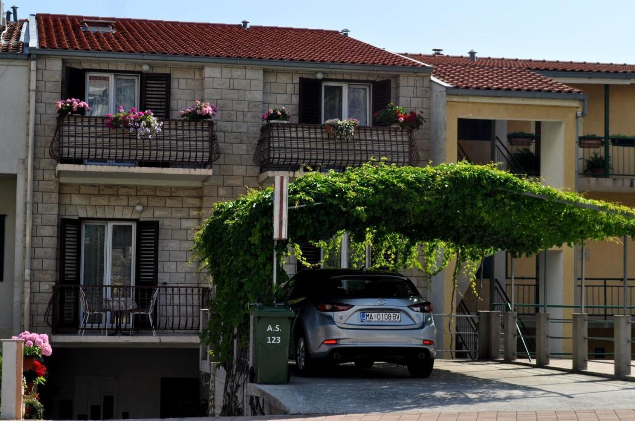 Apartments And Rooms Ljuba - 130 Meter From Sea Makarska Exterior foto